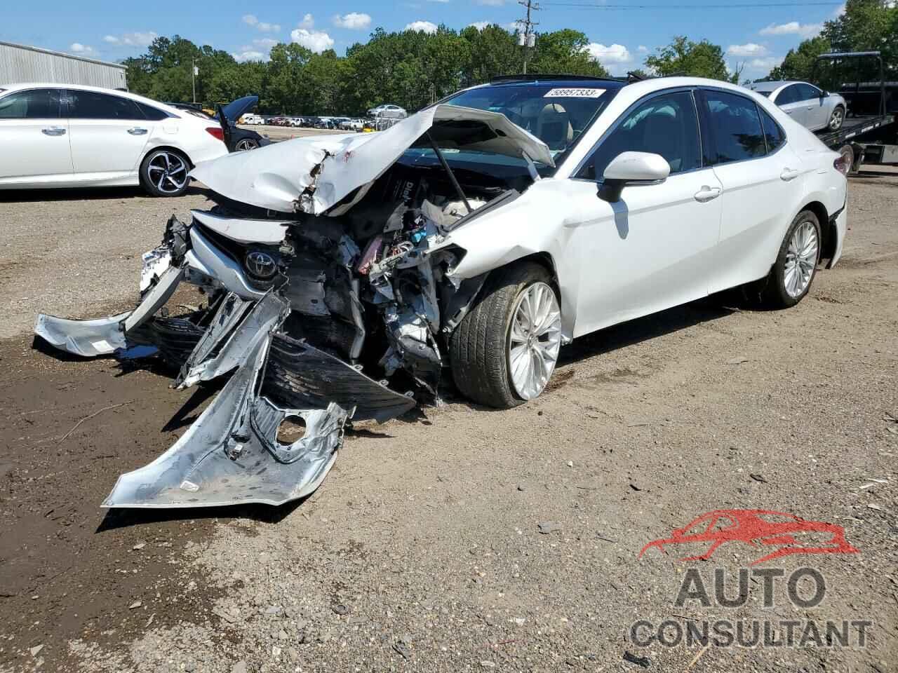 TOYOTA CAMRY 2018 - 4T1B11HK8JU019273