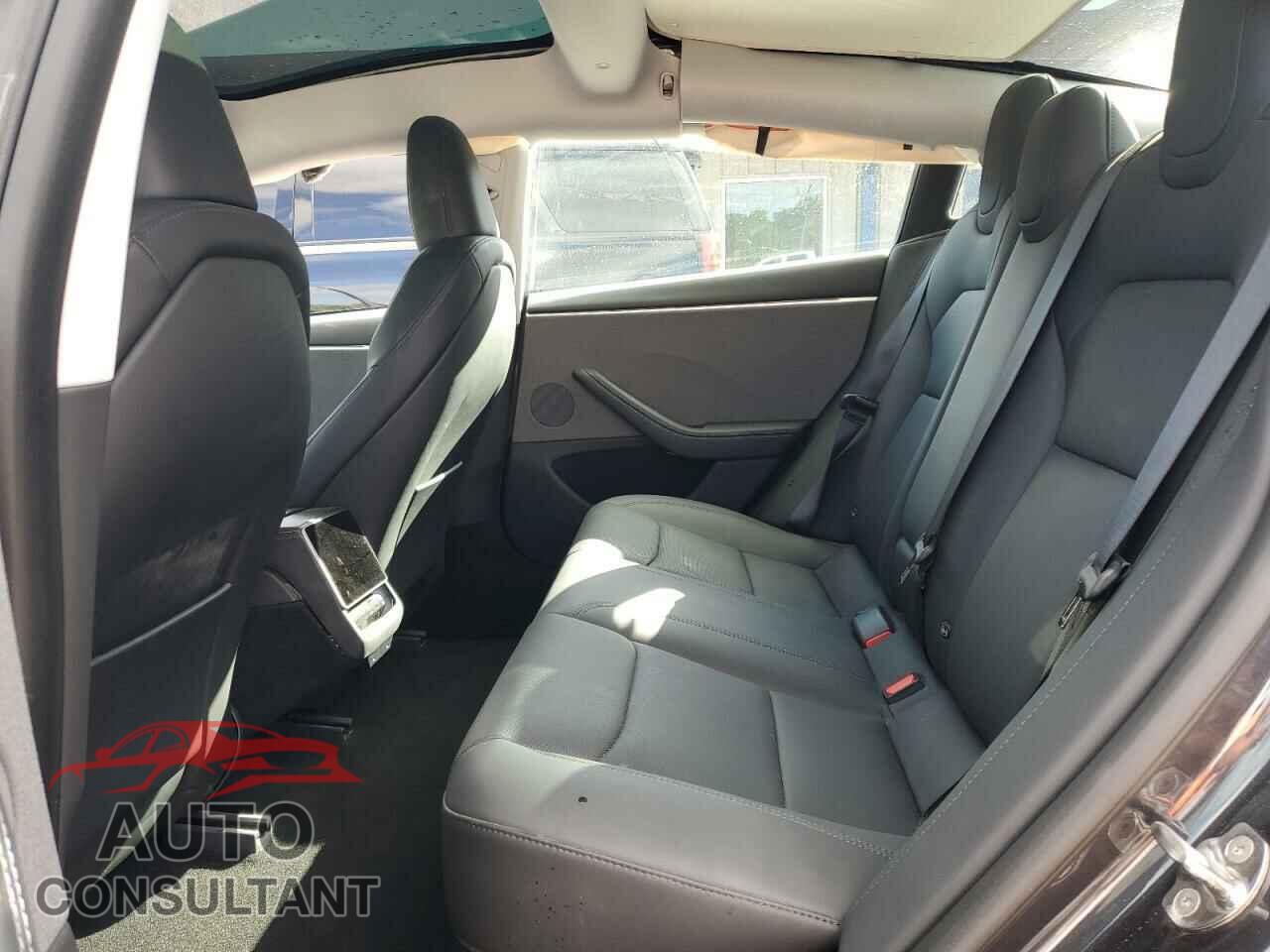 TESLA MODEL 3 2024 - 5YJ3E1EA7RF726152