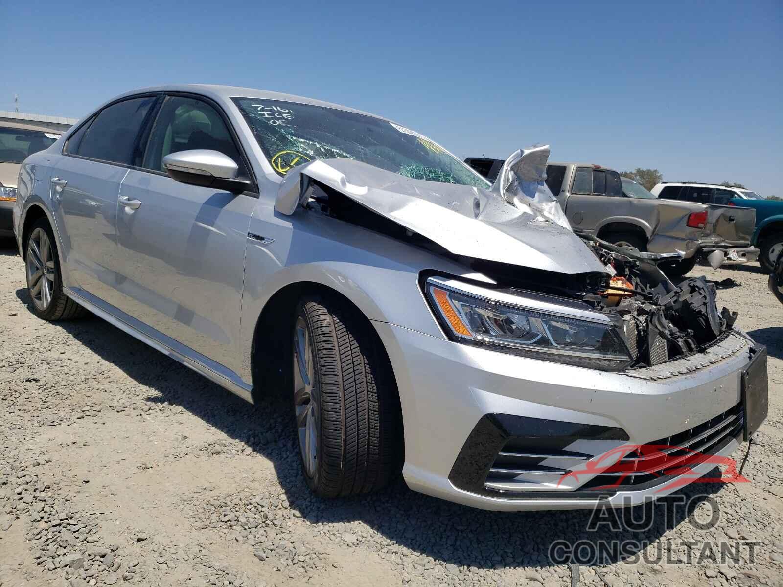 VOLKSWAGEN PASSAT 2018 - 1VWAA7A35JC004495
