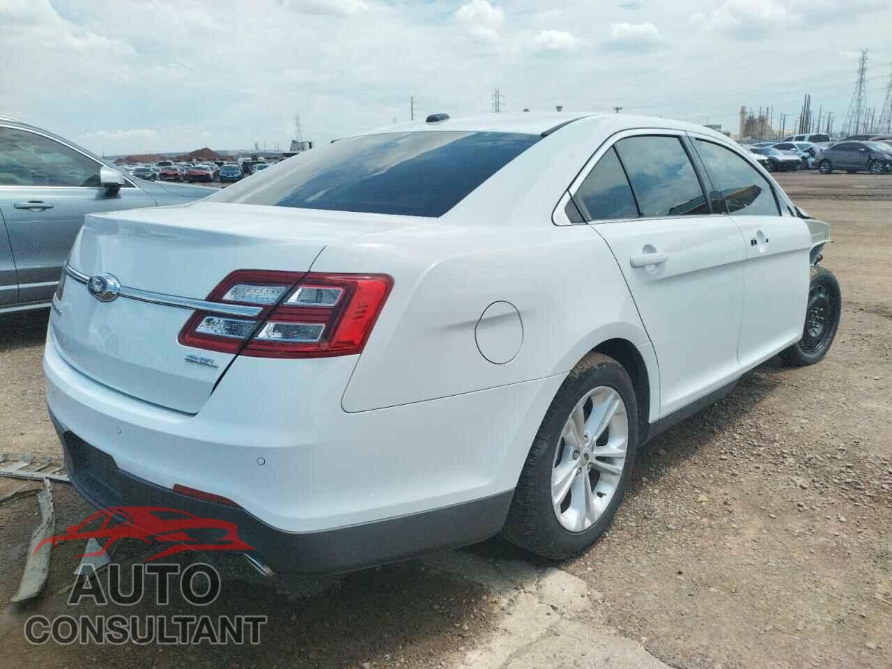 FORD TAURUS 2018 - 1FAHP2E84JG104126