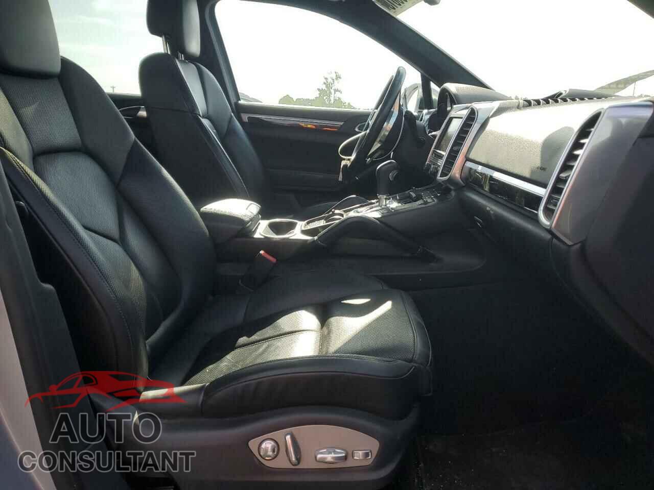 PORSCHE CAYENNE 2016 - WP1AA2A21GKA37665