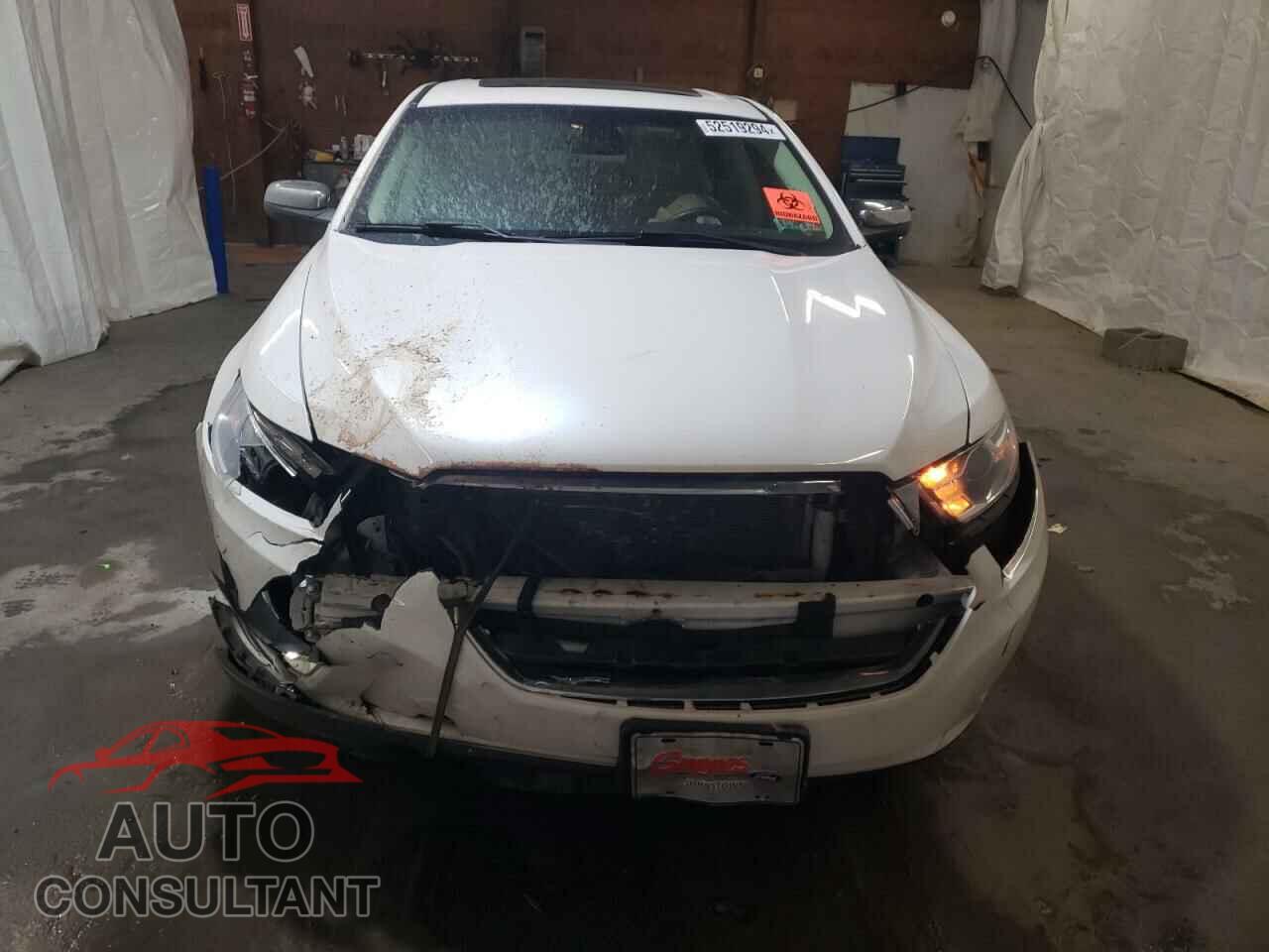 FORD TAURUS 2019 - 1FAHP2F86KG111143