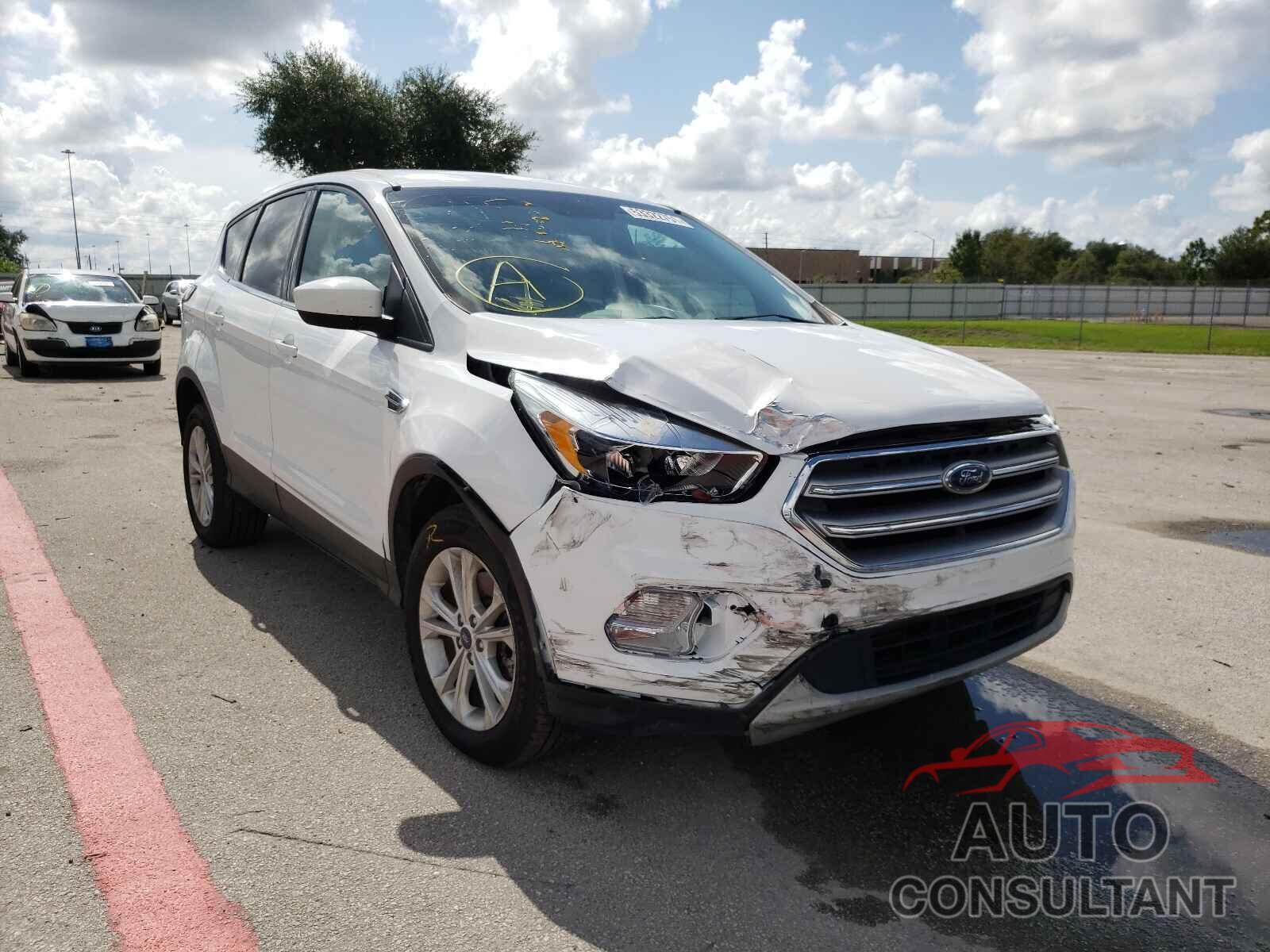FORD ESCAPE 2017 - 1FMCU9G90HUD45040