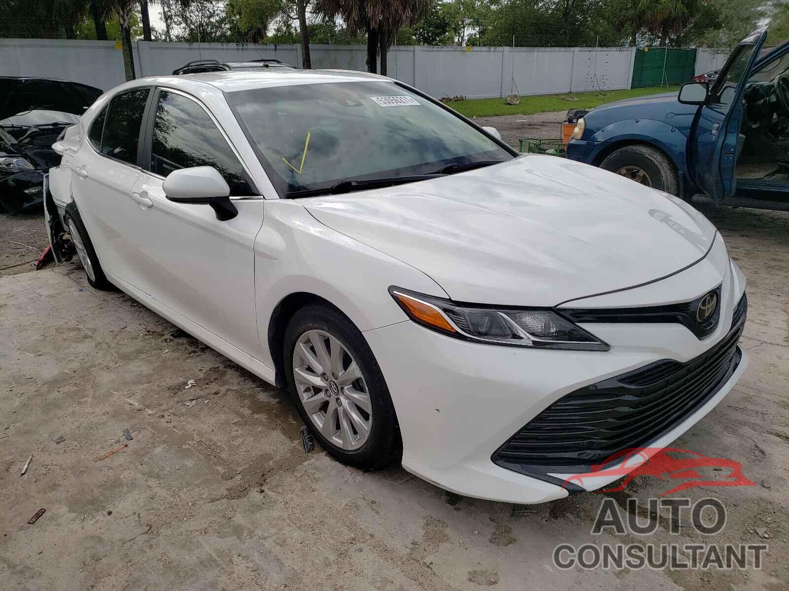 TOYOTA CAMRY 2018 - 4T1B11HK3JU513587