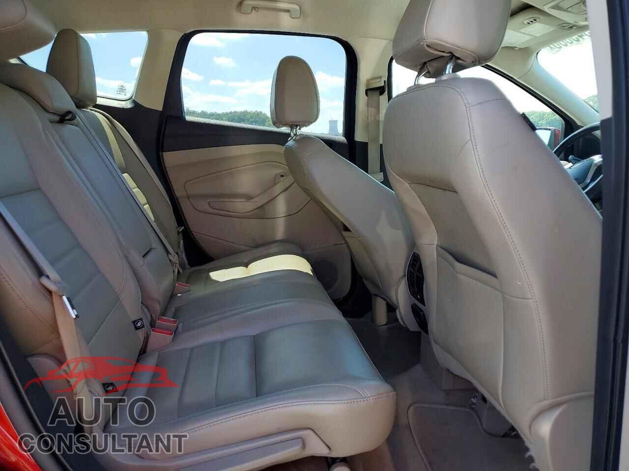 FORD ESCAPE 2015 - 1FMCU0J95FUC07124