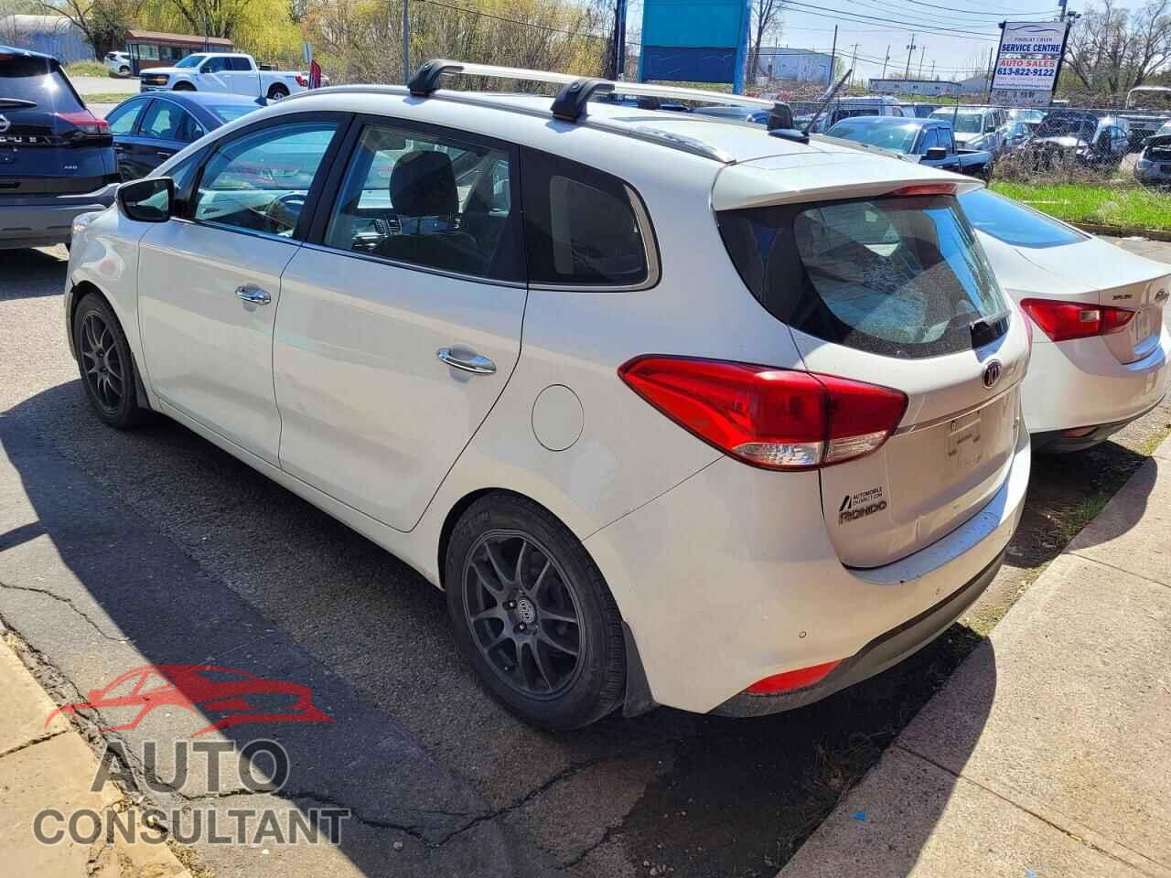 KIA RONDO 2014 - KNAHU8A32E7010880
