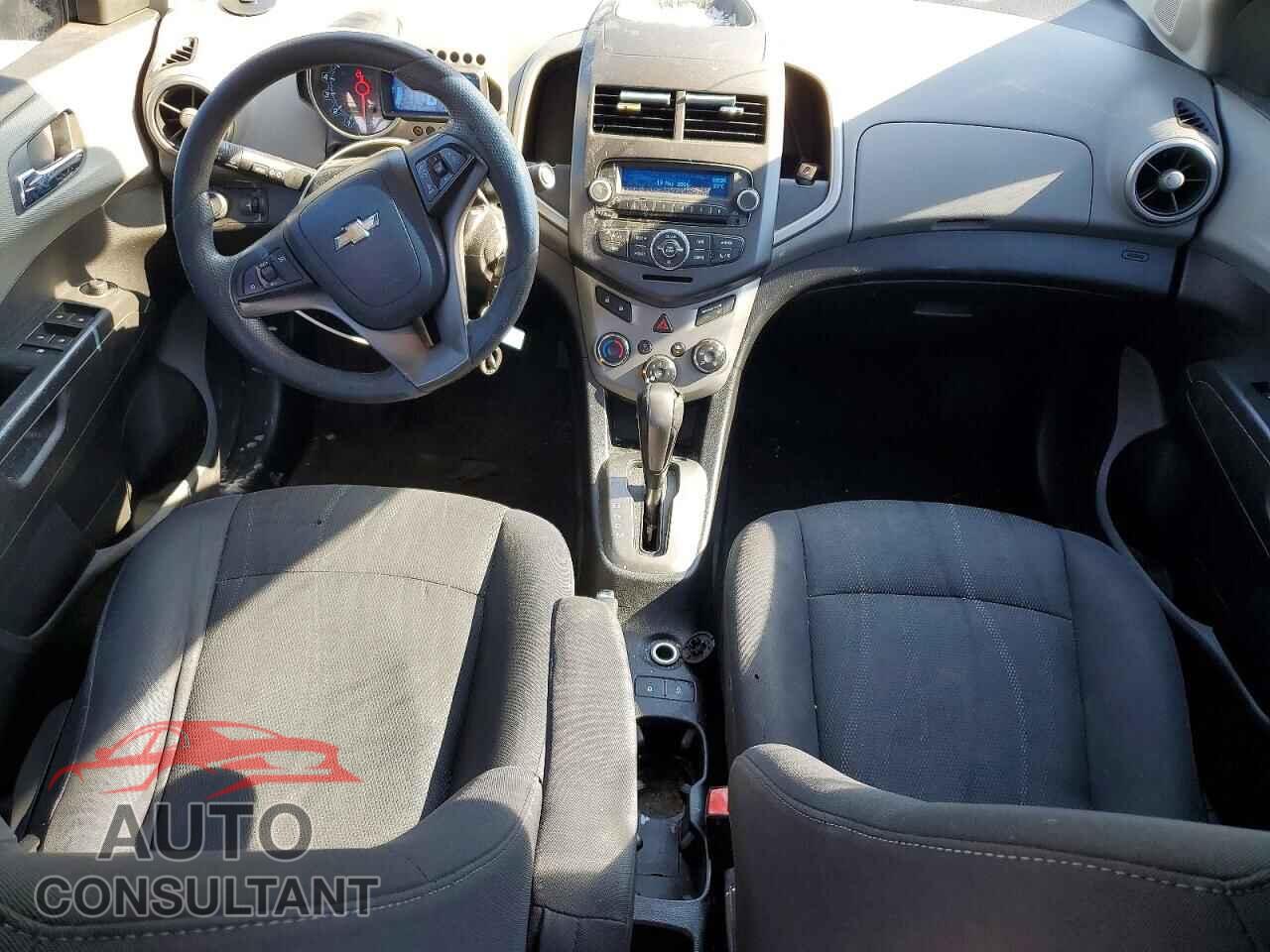 CHEVROLET SONIC 2013 - 1G1JC5SH9D4133472