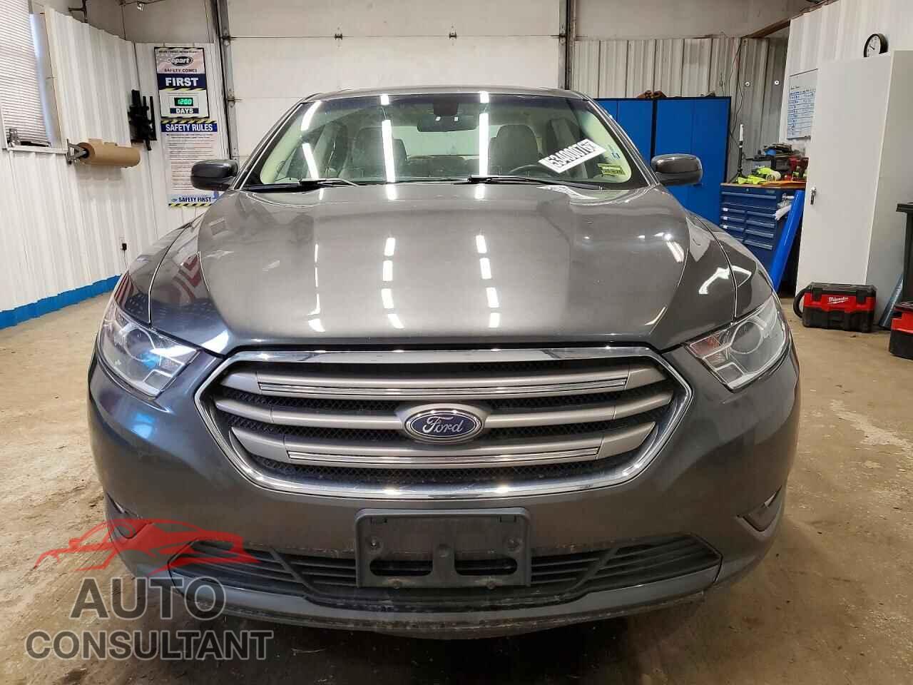FORD TAURUS 2019 - 1FAHP2E85KG100202