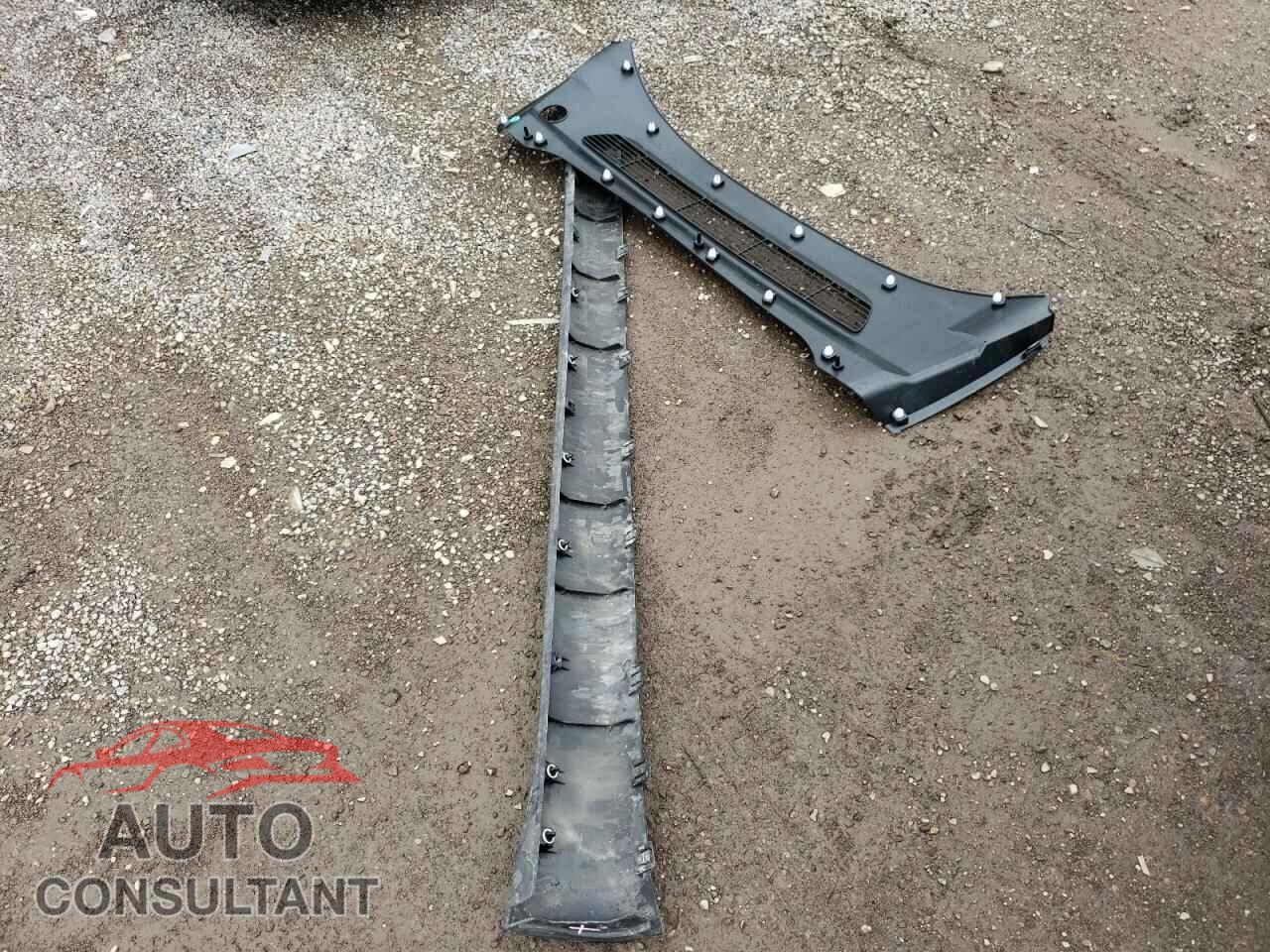 TESLA MODEL Y 2023 - LRWYGDFD4PC929579