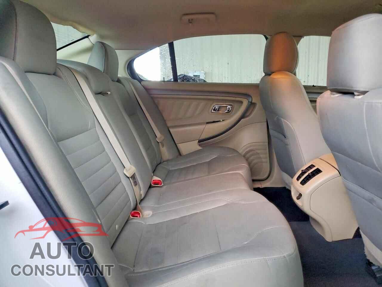 FORD TAURUS 2019 - 1FAHP2D87KG106939