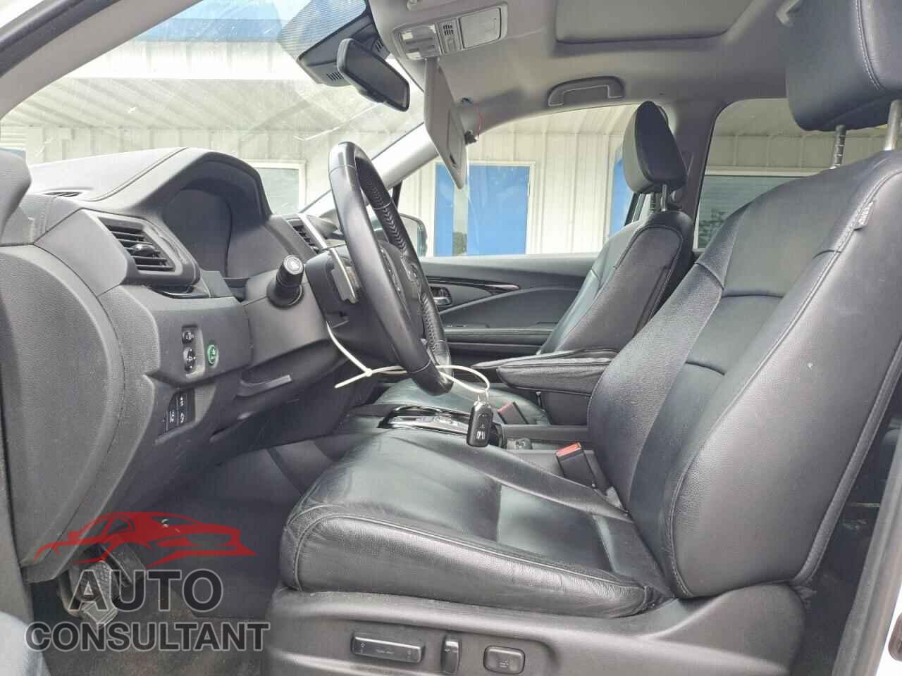 HONDA PILOT 2017 - 5FNYF6H97HB044470