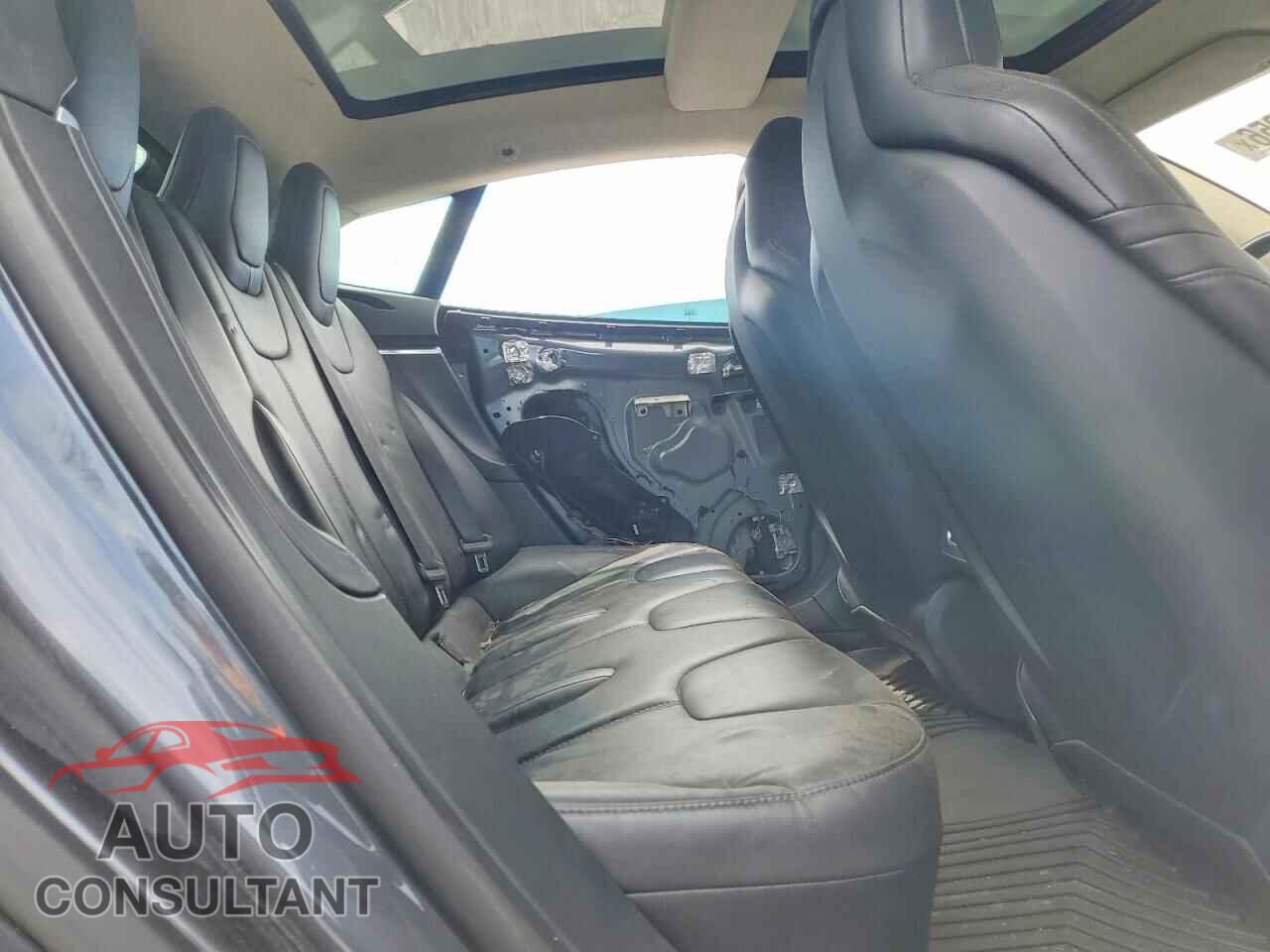 TESLA MODEL S 2015 - 5YJSA1E11FF116590
