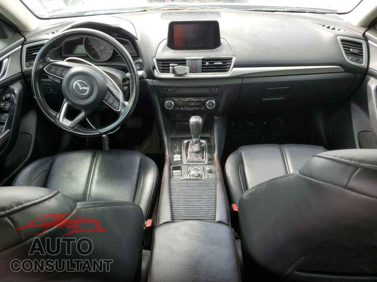 MAZDA 3 2018 - 3MZBN1L30JM164074