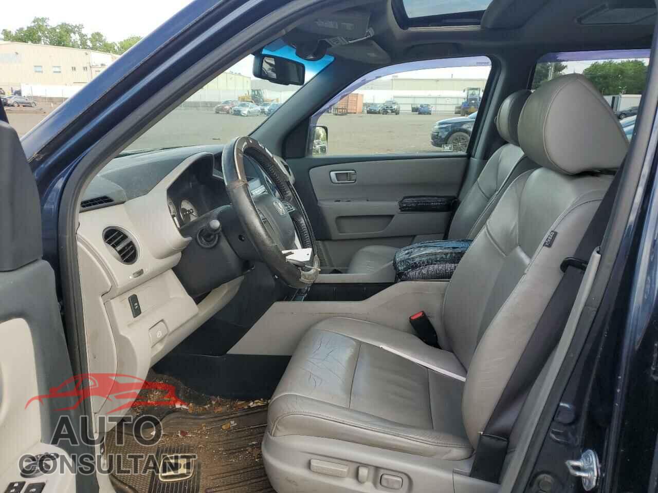 HONDA PILOT 2011 - 5FNYF4H68BB051946