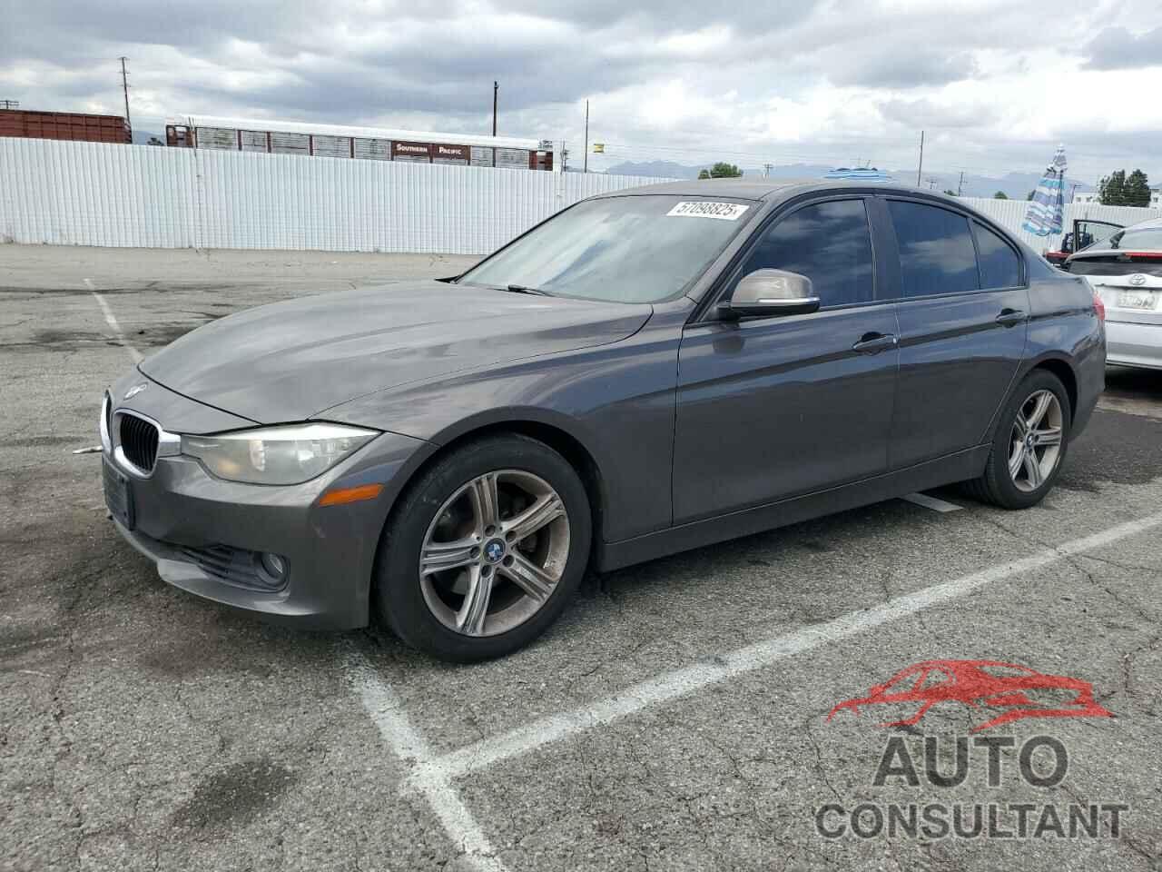BMW 3 SERIES 2013 - WBA3C1C5XDF435898