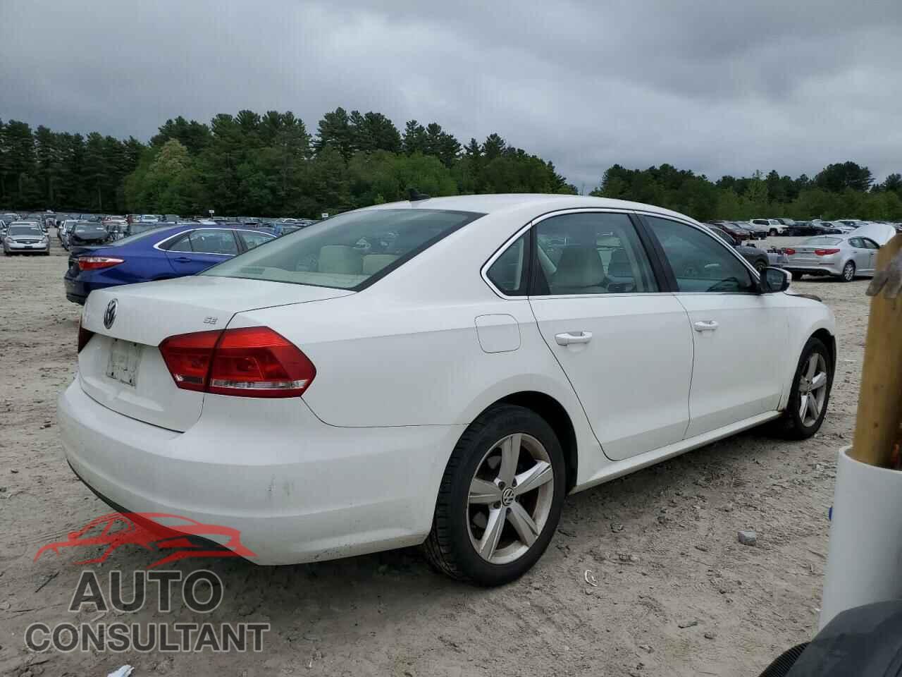 VOLKSWAGEN PASSAT 2013 - 1VWBP7A33DC049734