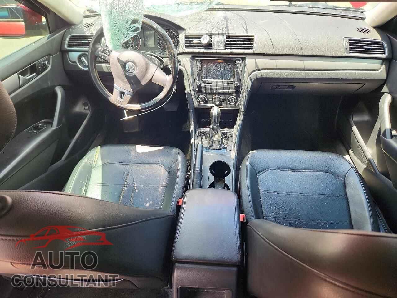 VOLKSWAGEN PASSAT 2015 - 1VWAT7A32FC080970