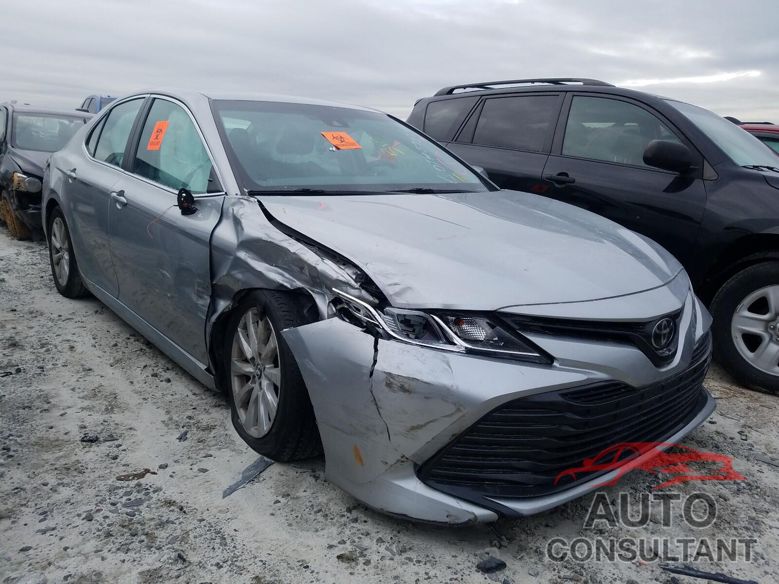 TOYOTA CAMRY 2018 - 4T1B11HK1JU082635