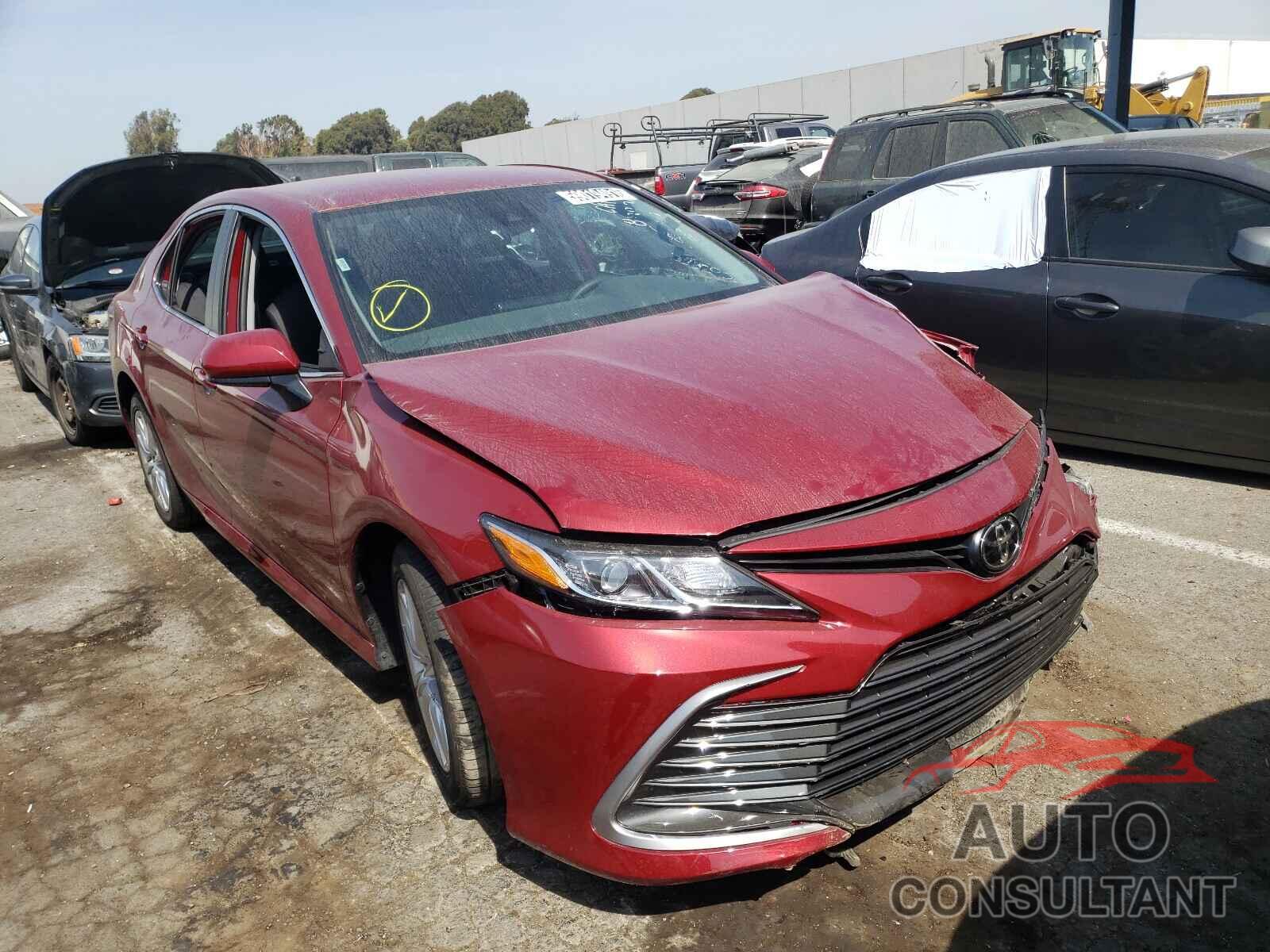 TOYOTA CAMRY 2021 - 4T1C11AK6MU591073