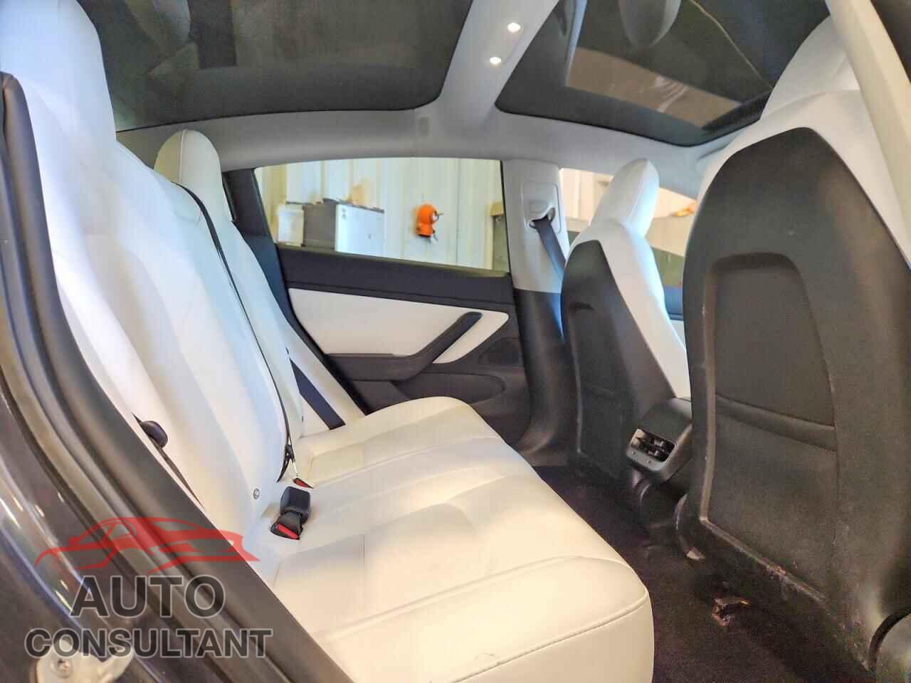 TESLA MODEL 3 2018 - 5YJ3E1EB6JF085606