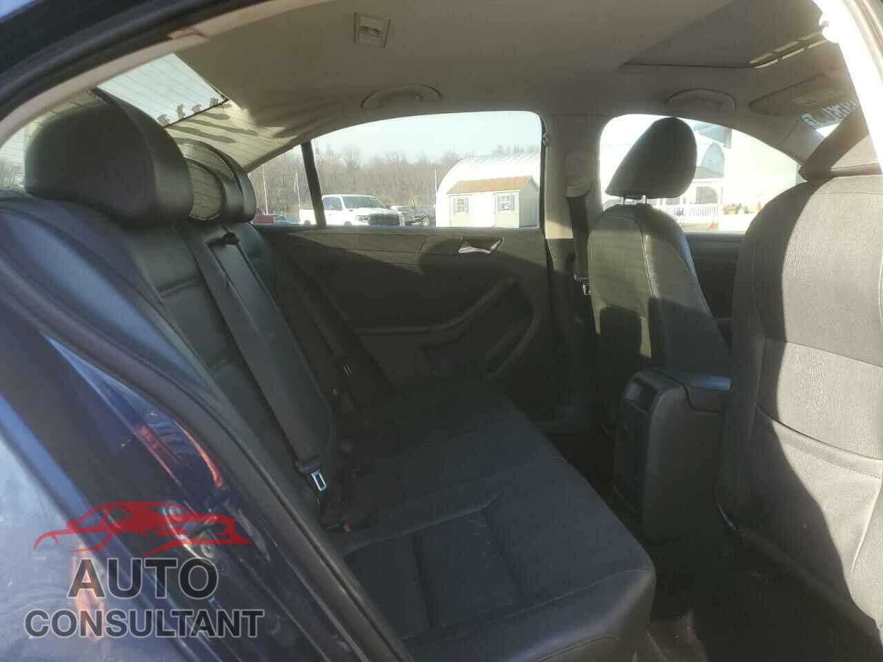 VOLKSWAGEN JETTA 2011 - 3VWDZ7AJ2BM080289