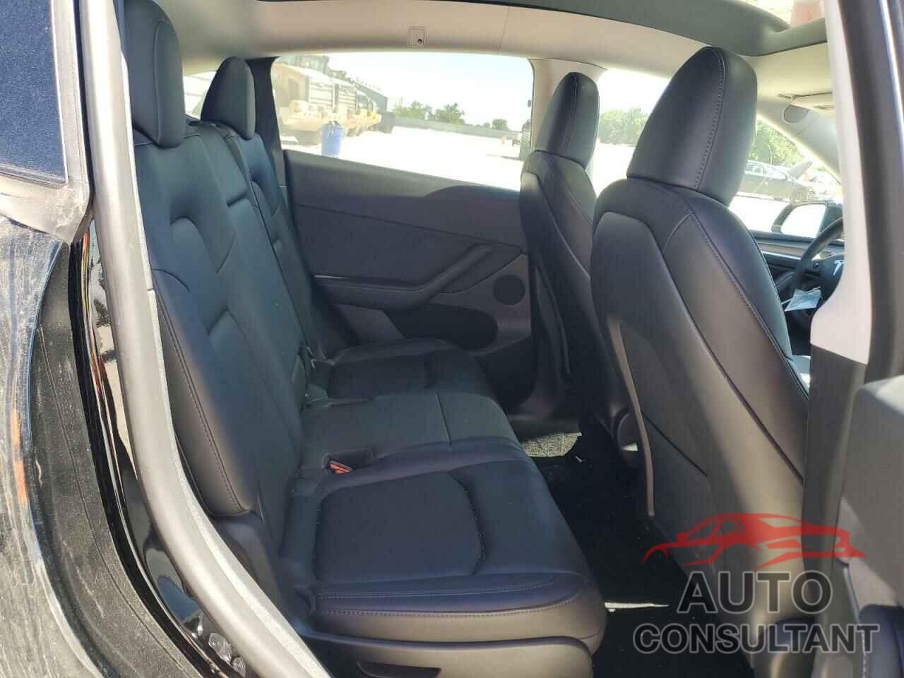 TESLA MODEL Y 2023 - 7SAYGAEEXPF709736