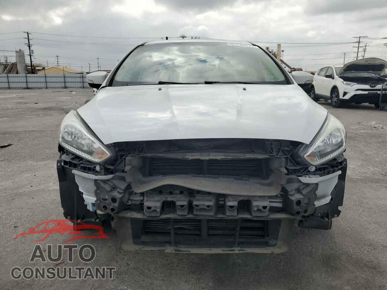 FORD FOCUS 2017 - 1FADP3F27HL217567
