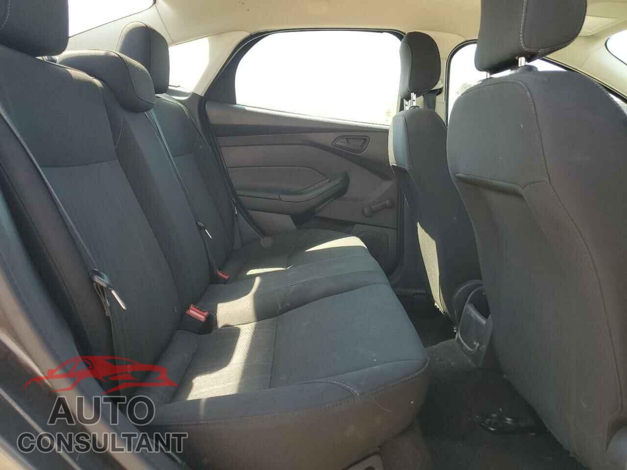 FORD FOCUS 2017 - 1FADP3E29HL310267