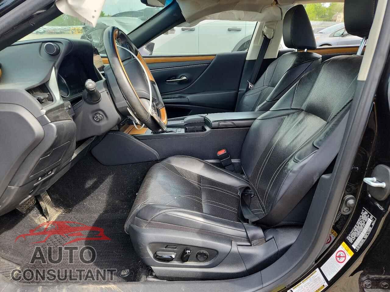 LEXUS ES300 2019 - JTHB21B14K2011510