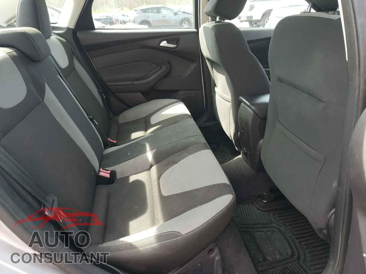 FORD FOCUS 2014 - 1FADP3F27EL126018