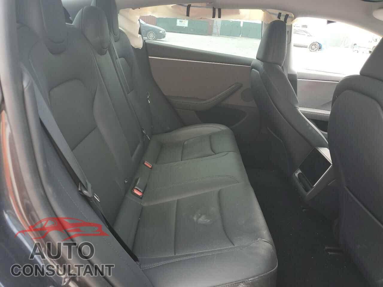 TESLA MODEL 3 2024 - 5YJ3E1EA8RF749228