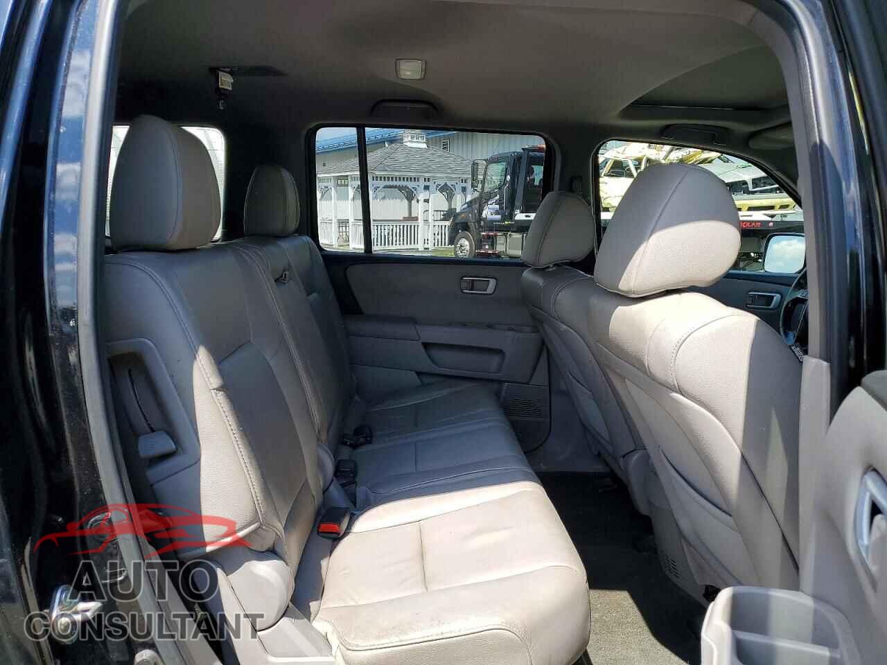 HONDA PILOT 2015 - 5FNYF4H70FB052586