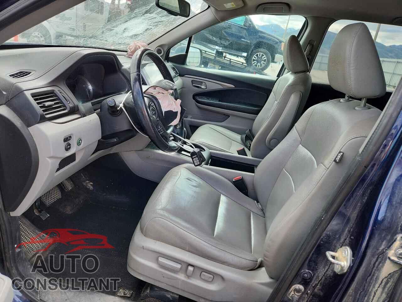 HONDA PILOT 2017 - 5FNYF6H51HB100951