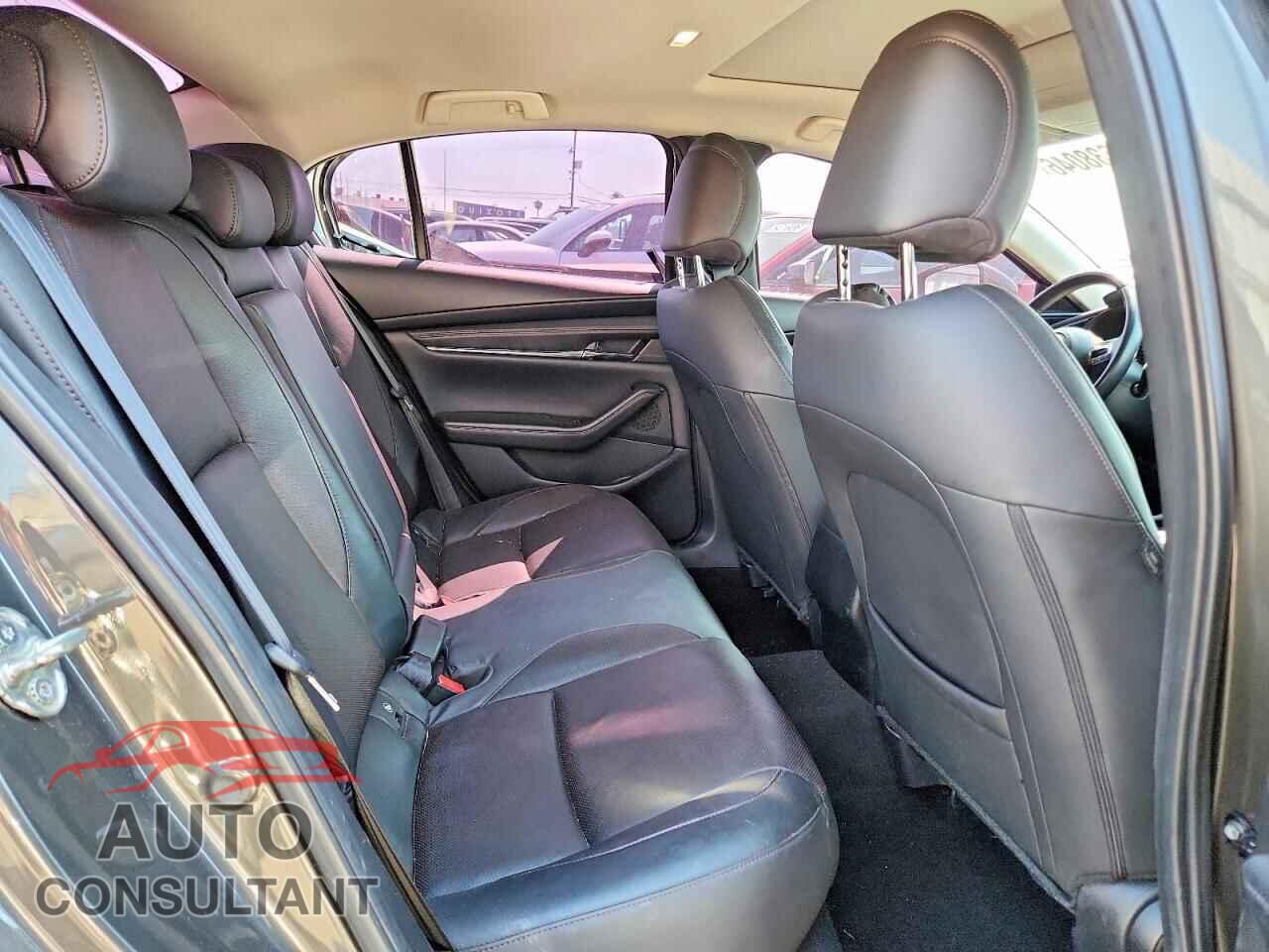 MAZDA 3 2019 - 3MZBPAEM3KM104632