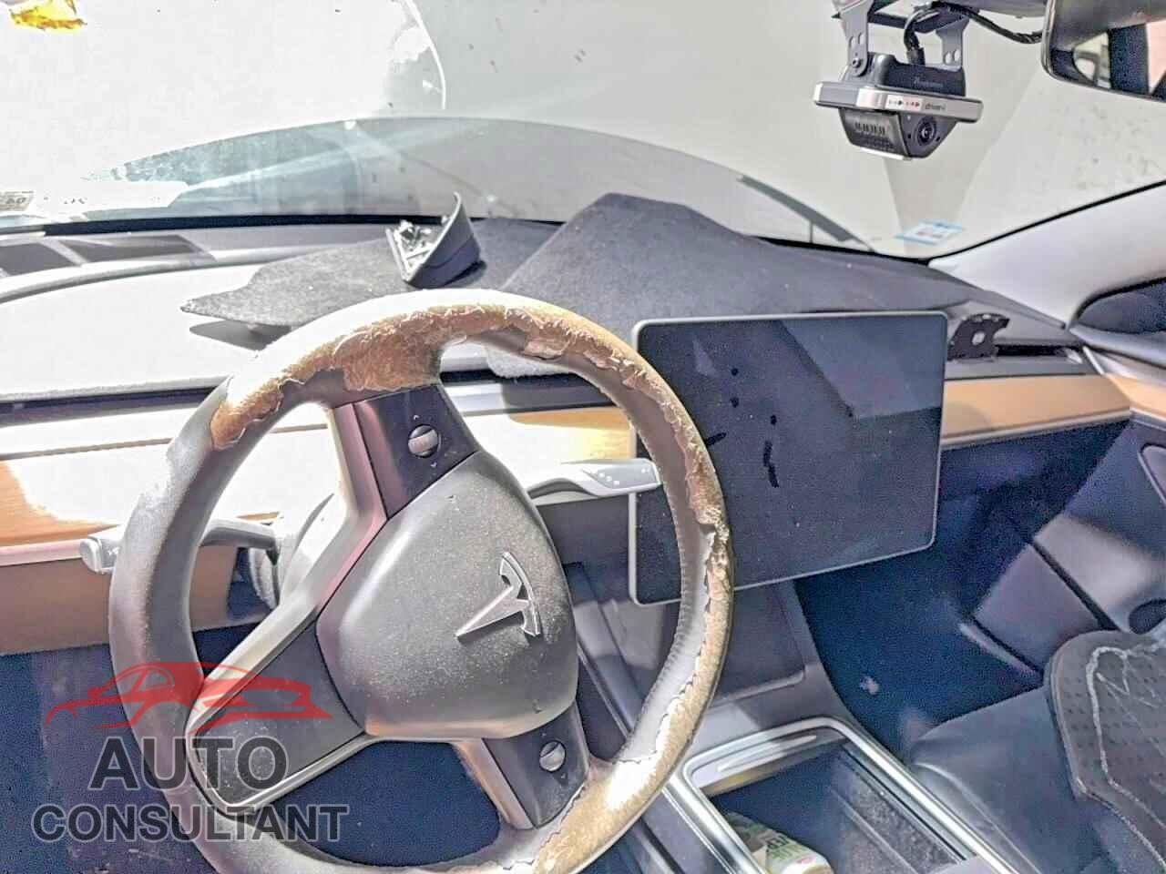 TESLA MODEL 3 2021 - 5YJ3E1EA0MF026952