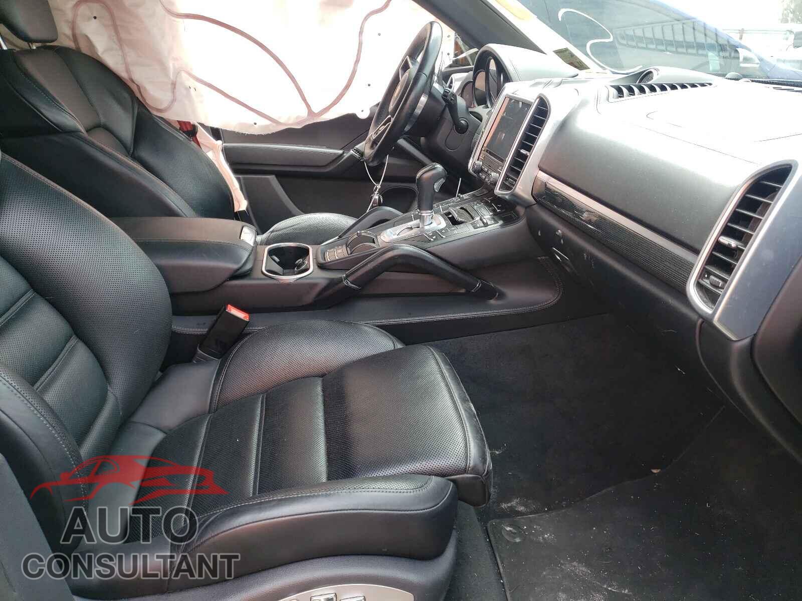 PORSCHE CAYENNE 2017 - WP1AA2A21HKA89735