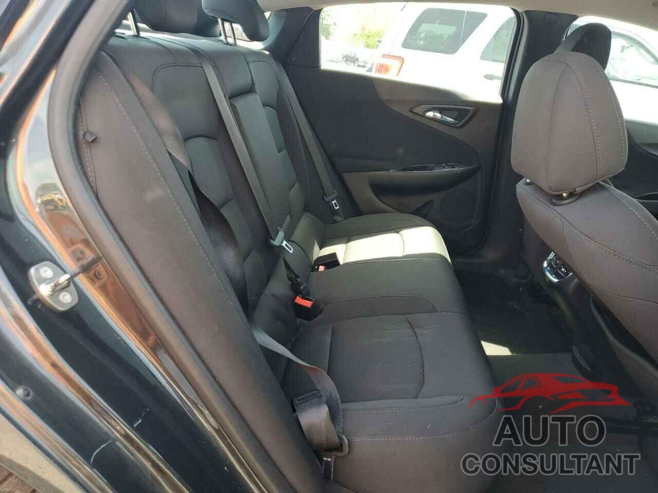 CHEVROLET MALIBU 2017 - 1G1ZE5ST5HF271604