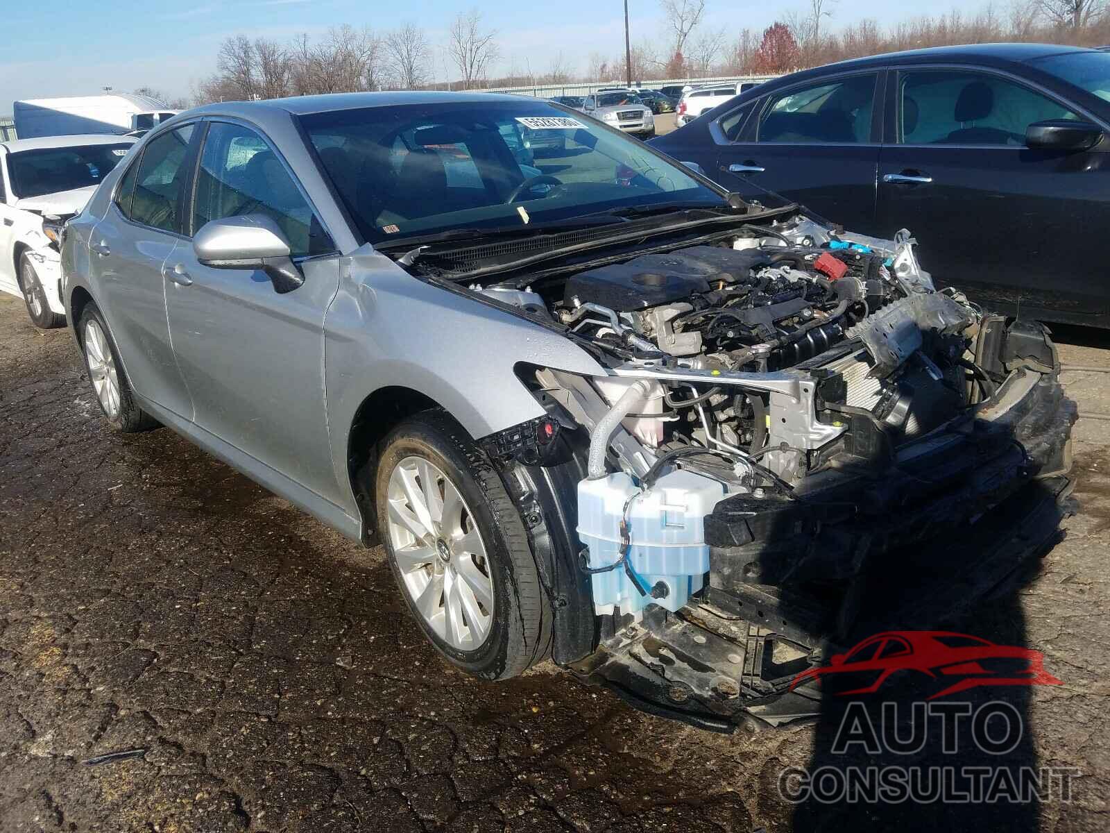 TOYOTA CAMRY 2018 - 4T1B11HK1JU517296
