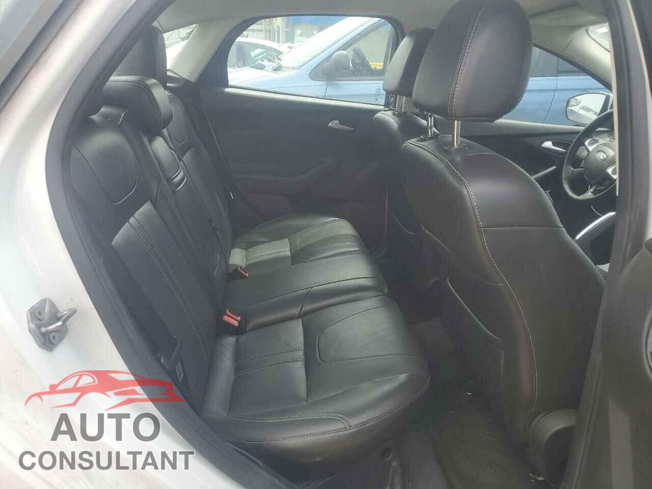FORD FOCUS 2013 - 1FADP3F28DL158281