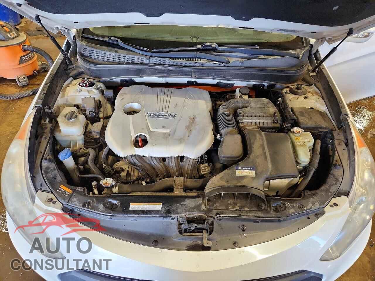 HYUNDAI SONATA 2015 - KMHEC4A44FA128519