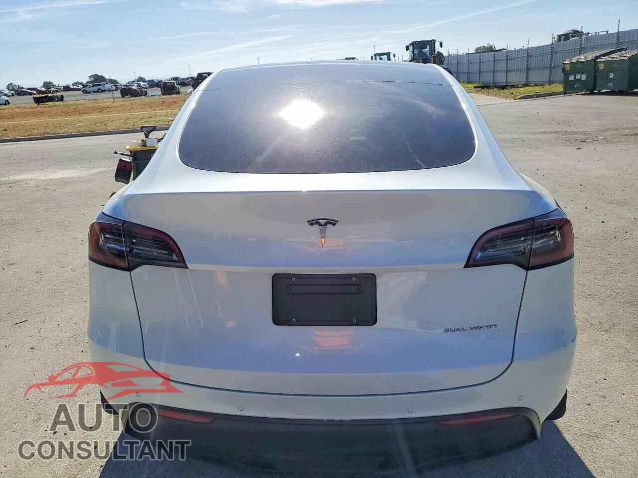 TESLA MODEL Y 2023 - 7SAYGDEE0PF584912