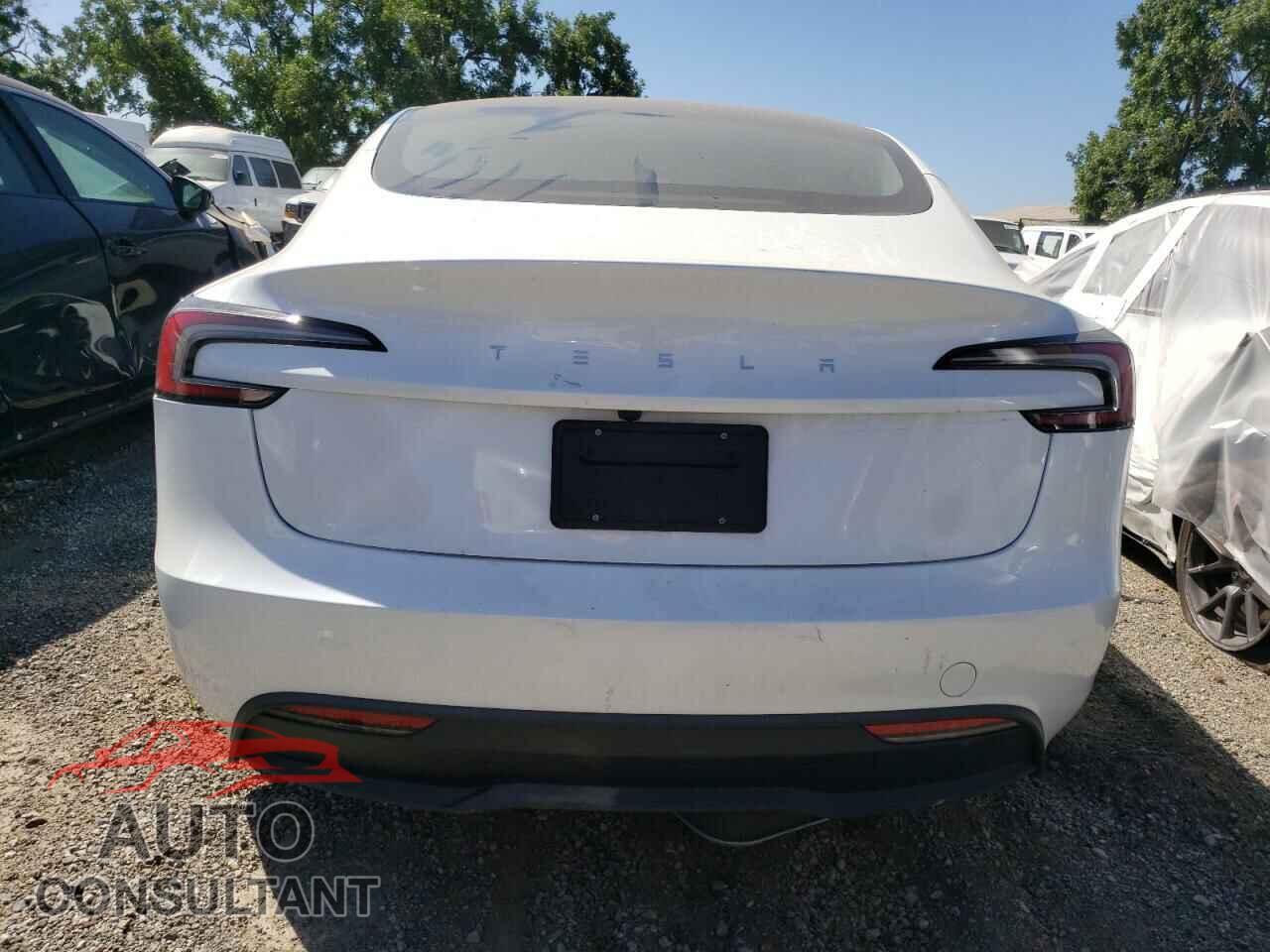 TESLA MODEL 3 2024 - 5YJ3E1EA5RF726375