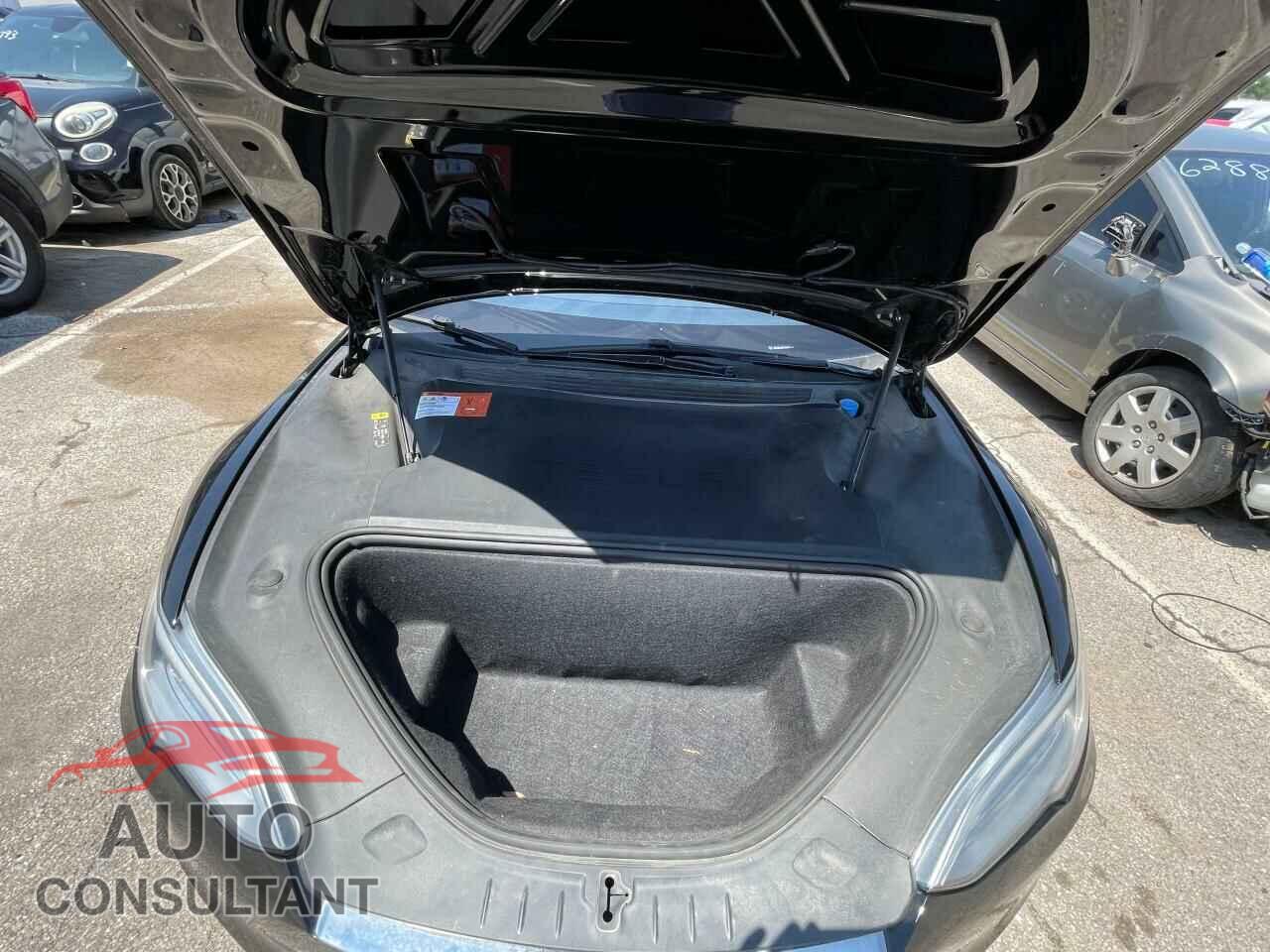 TESLA MODEL S 2018 - 5YJSA1E20JF261511