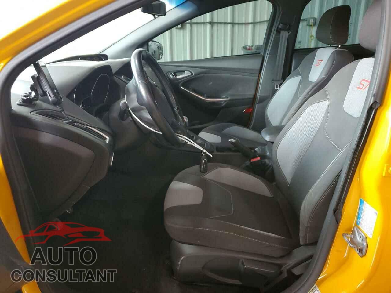 FORD FOCUS 2015 - 1FADP3L99FL333738