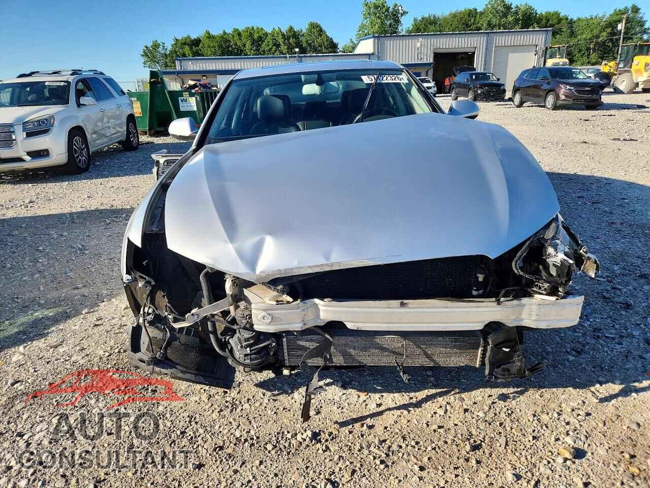 AUDI A6 2012 - WAUHGAFC3CN041572