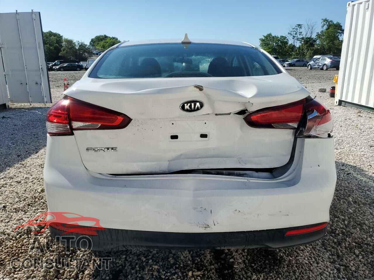 KIA FORTE 2018 - 3KPFK4A75JE219973