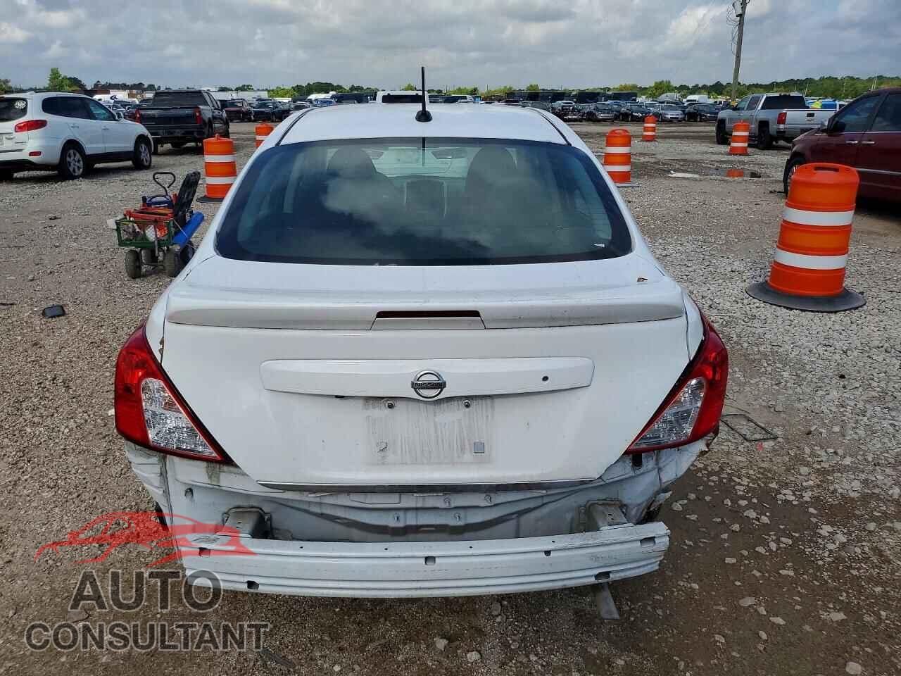 NISSAN VERSA 2017 - 3N1CN7AP3HL892989
