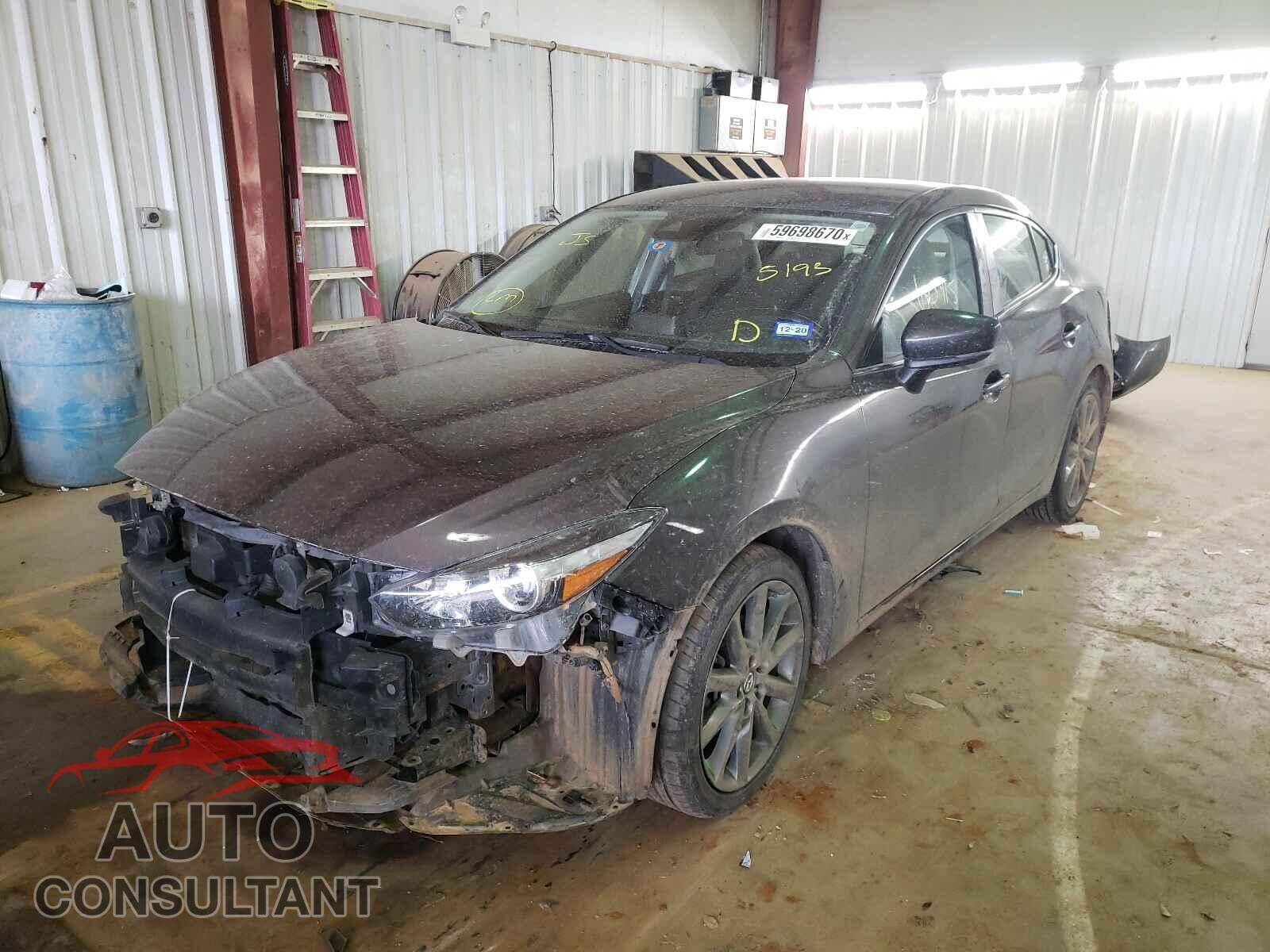 MAZDA 3 2018 - 3MZBN1V37JM185193