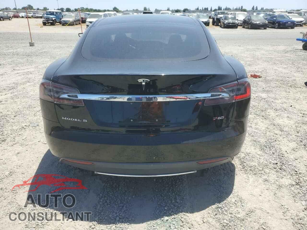 TESLA MODEL S 2013 - 5YJSA1DP8DFP13075