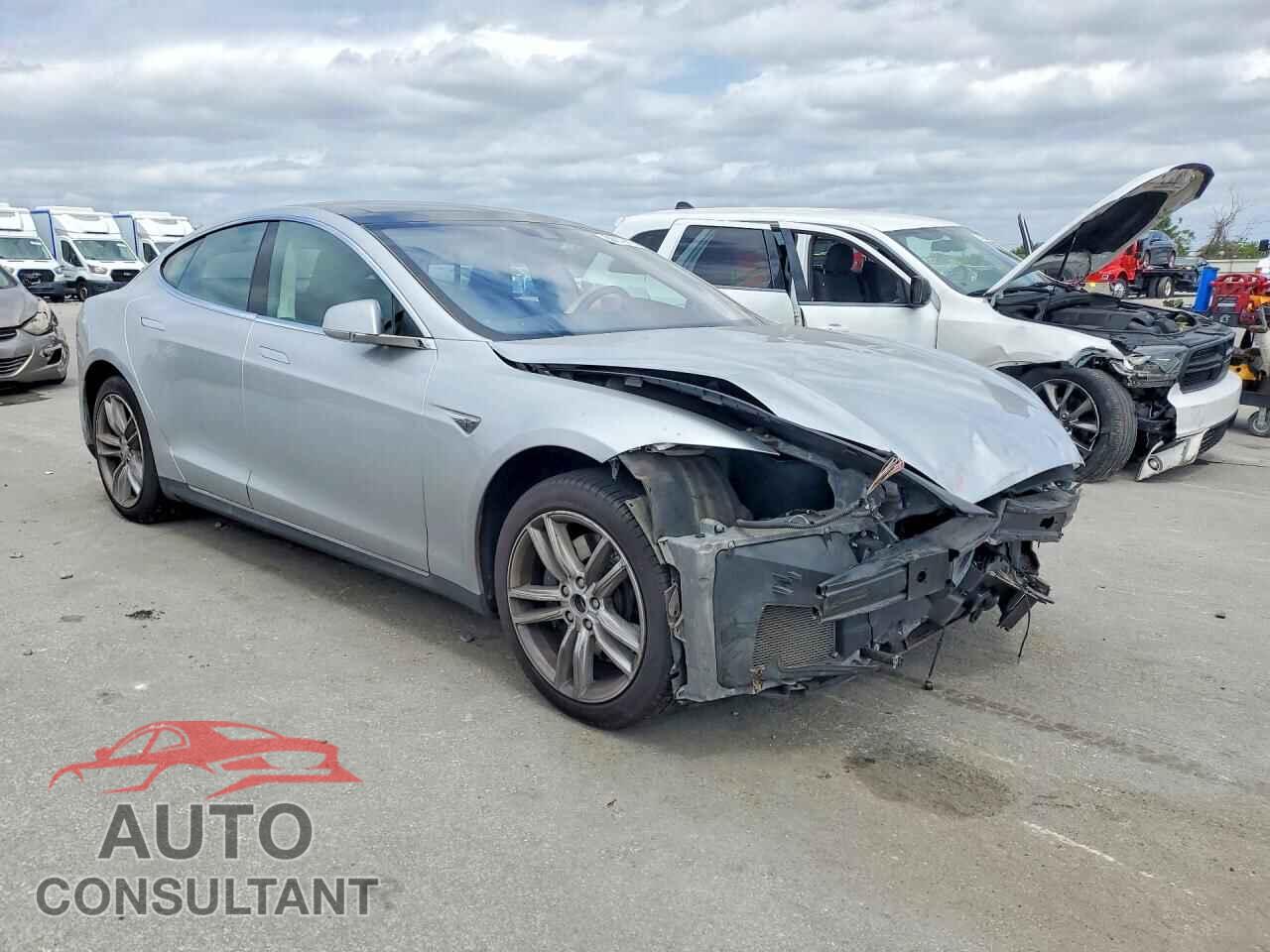 TESLA MODEL S 2015 - 5YJSA1E15FF114891